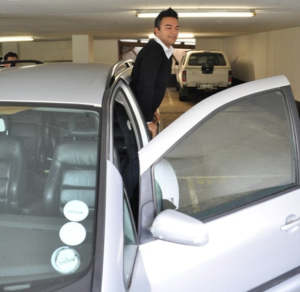 Preyen while demonstrating the escaping scene of Shrien Dewani from the carjacked taxi from its rear seat