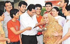 Raj Kumari Nikhanj with her family