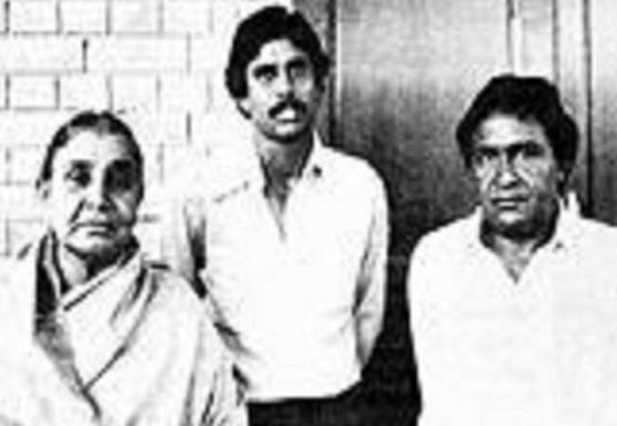 Raj Kumari Nikhanj with her husband and son, Kapil Dev