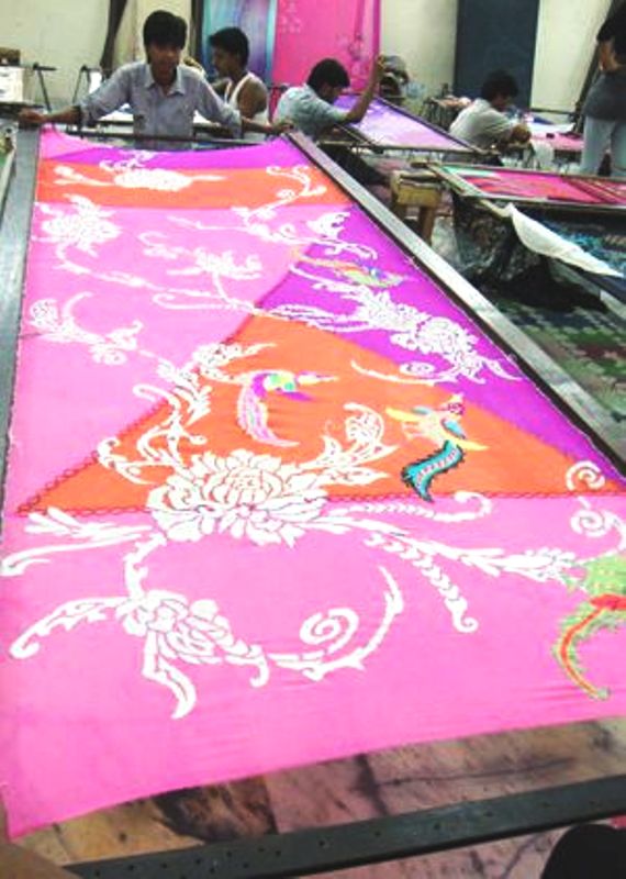 Suneet Varma created the world's longest sari