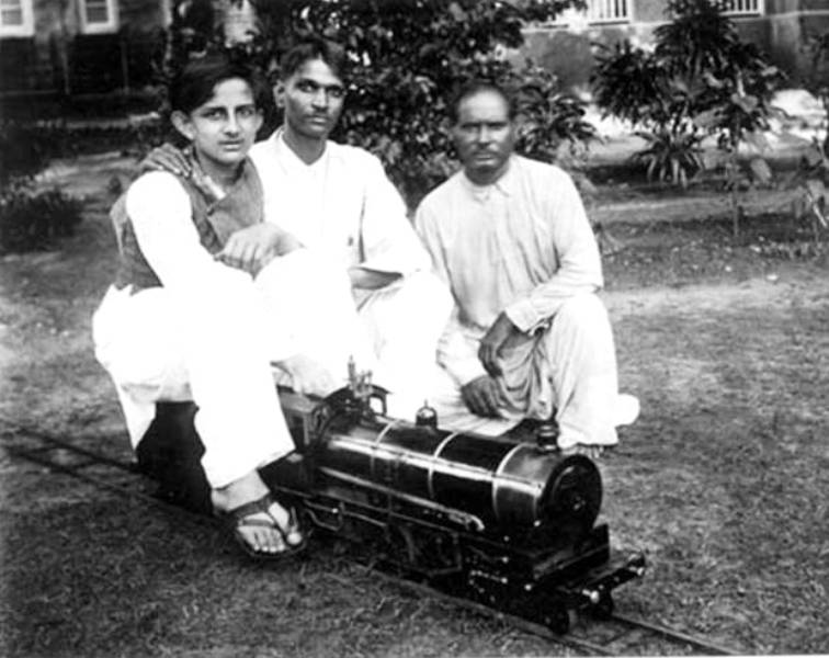 A childhood picture of Vikram Sarabhai with the engine he built