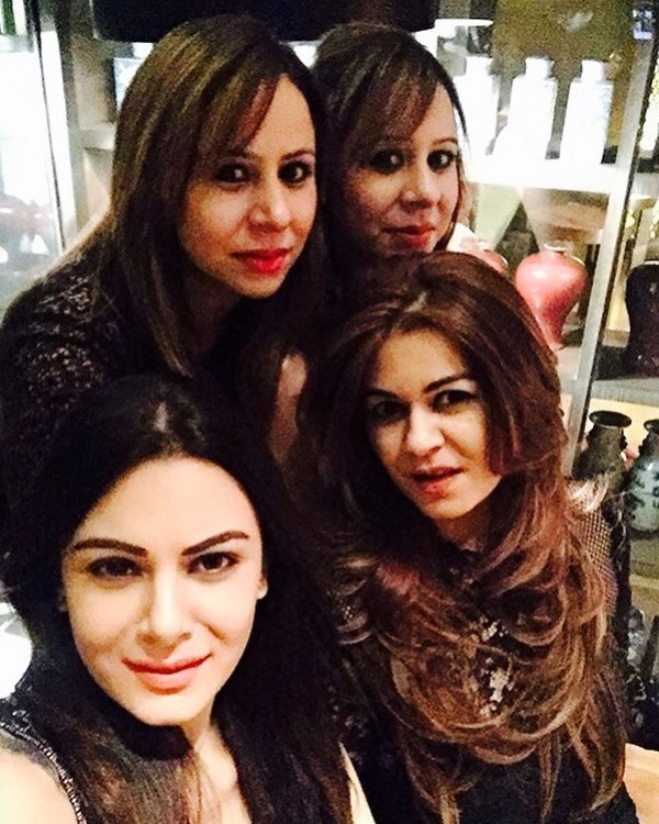 Aanchal Kumar with her sisters