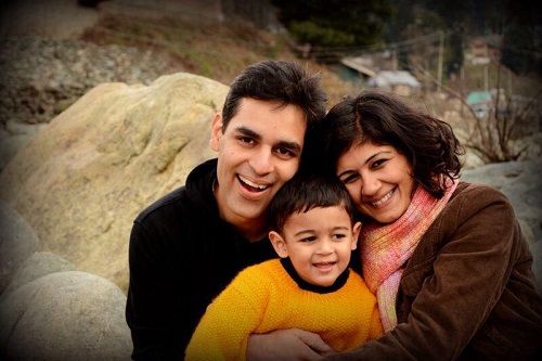 Ankur Warikoo with his wife and son