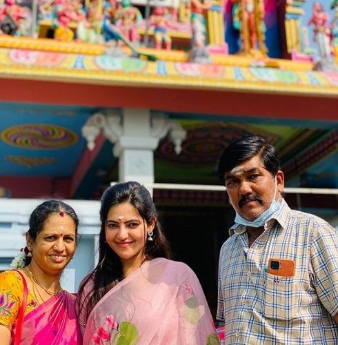 Athulya Ravi with her parents at a temple