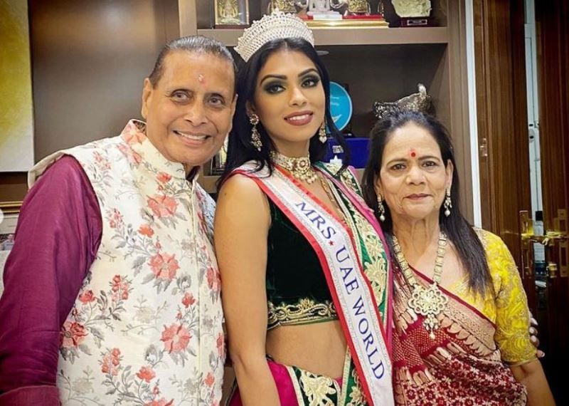 Debanjali Kamstra with her parents