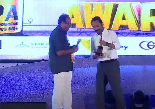 Fahadh Faasil receiving Kerala Film Producers Association Award 2014