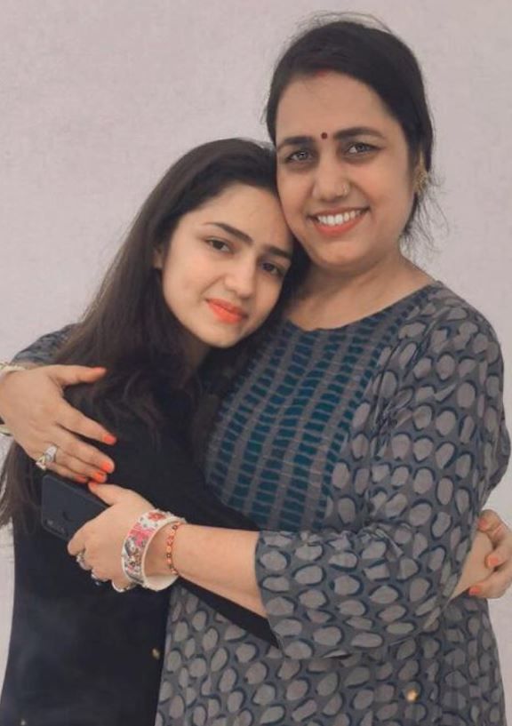 Gungun Upadhyay with her mother