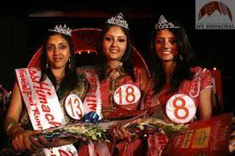 Purva Rana (center) crowned Miss Himachal