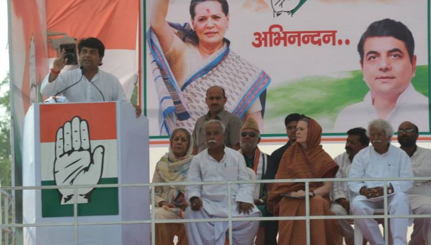 RPN Singh addressing public during Sonia Gandhi's rally in Padrauna, Kushinagar