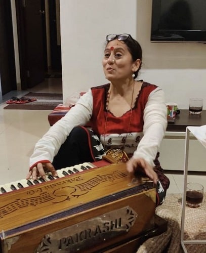 Rajoshi Vidyarthi playing the harmonium