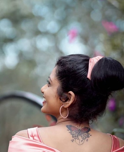Shruthi Rajanikanth's tattoo on her neck