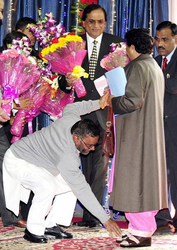 Swami Prasad Maurya while touching the feet of Mayawati