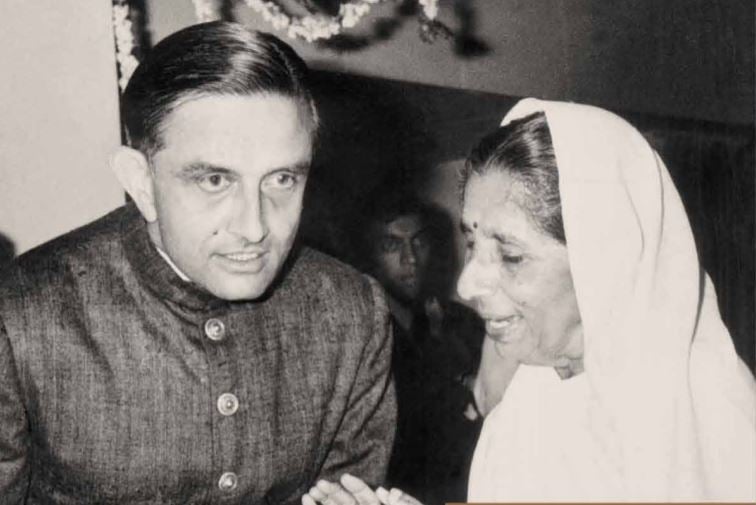 Vikram Sarabhai with his mother, Saraladevi Sarabhai