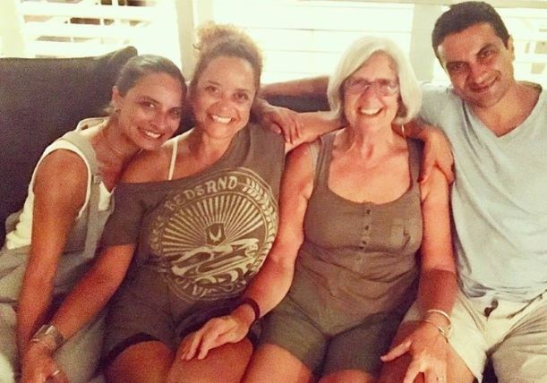 Adhuna Akhtar (extreme left) with her mother (second from right), brother, and sister (second from left)