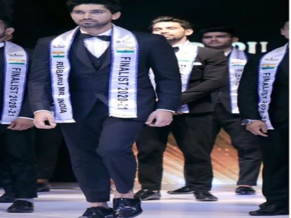 Anil Rathod while walking the ramp of Rubaru Mr India 2021 competition