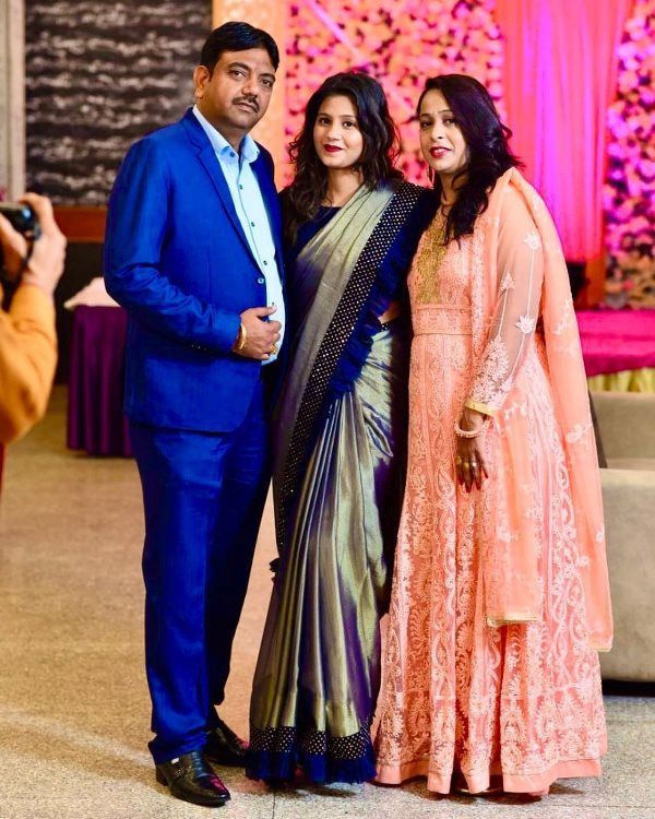 Anjali Arora with her parents