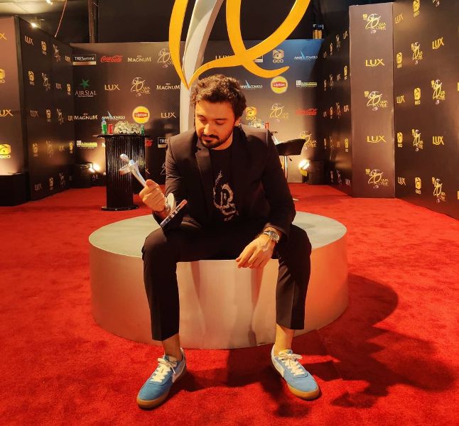 Asfar Hussain posing with LUX Style Award (2022)
