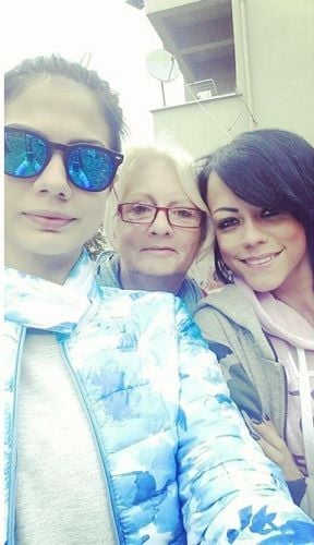 Demet Özdemir with her mother and sister