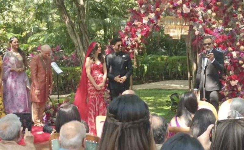 Farhan Akhtar and Shibani Dandekar's wedding photo