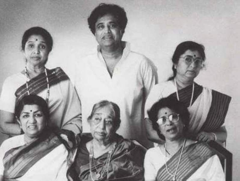 (From Left Bottom) Lata Mangeshkar, Shevanti Mangeshkar, Meena Mangeshkar (Standing) Asha Mangeshkar, Hridayanath Mangeshkar, Usha Mangeshkar