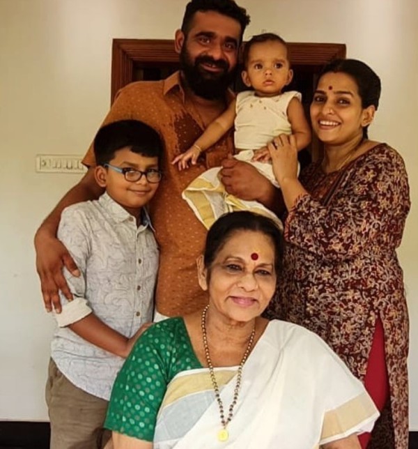 KPAC Lalitha (sitting) with her son and his wife and two children