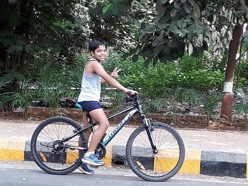 Naishaa Kaur Bhatoye cycling