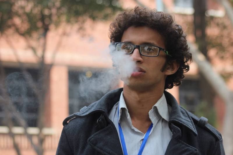 Picture of Zain Ali smoking