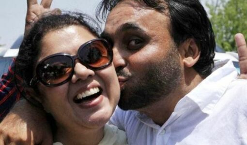 A picture of Bhagwant Mann (of Aam Aadmi Party) kissing his wife, Inderpreet Kaur, after his victory in the 2014 Lok Sabha polls in Sangrur, Punjab