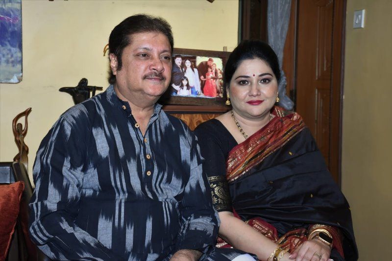 Abhishek Chatterjee with his wife