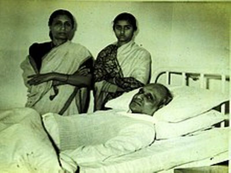 Batukeshswar Dutt with his wife and daughter