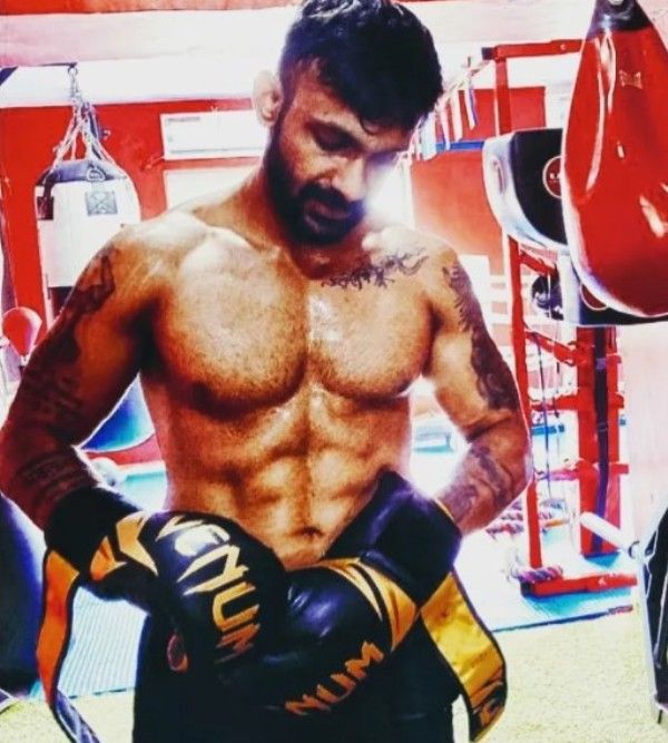 Dinesh Shetty working out in the gym