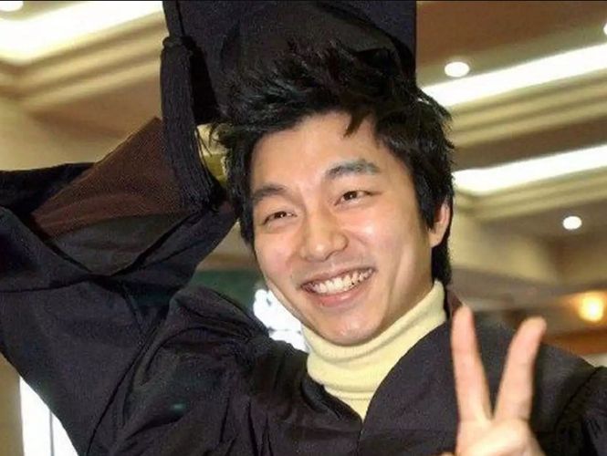 Gong Yoo during his graduation ceremony