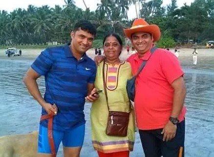 Pravin Tambe with his mother and brother
