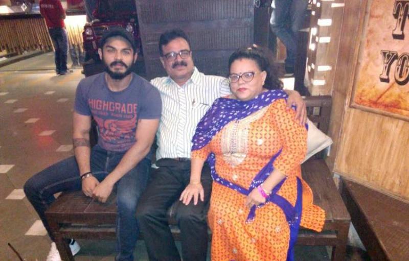 Shekhar Malhotra with his parents