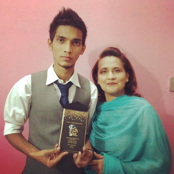 Talha Anjum wins the Lux Style Award
