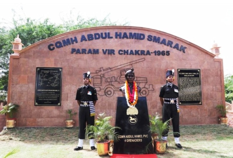 Abdul Hamid's bust at Jodhpur military station