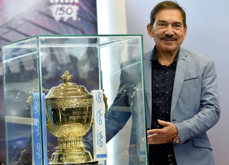 Arun Lal unveiled the IPL trophy in Kolkata in 2018