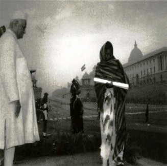 Balamdina Ekka receiving the Param Vir Chakra from the President on behalf of her husband Albert Ekka