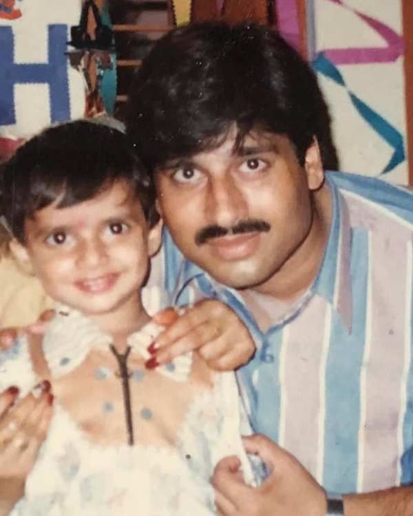 Childhood picture of Aashish Bhardwaj with his father