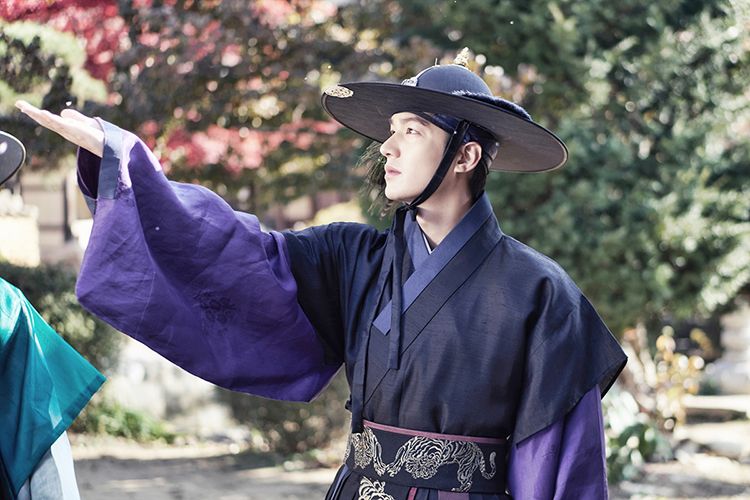 Lee Min-ho as Kim Dam-ryeong in The Legend of the Blue Sea (2016)