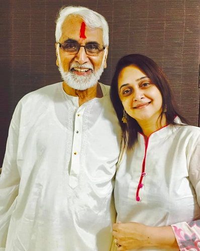Mrinal Kulkarni and her father