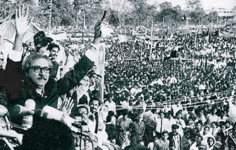 Mujib being welcomed at the Dhaka airport on 10 January 1972