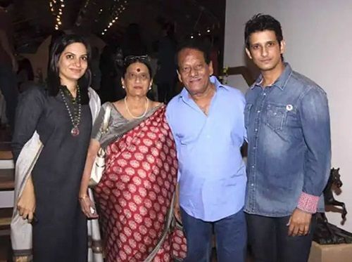 Sharman Joshi with his parents and wife