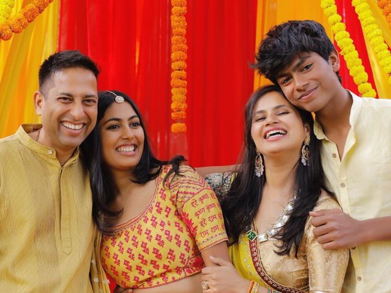Subah Jain with her parents