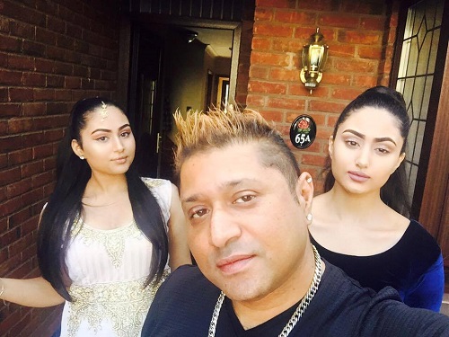 Taz with his daughters