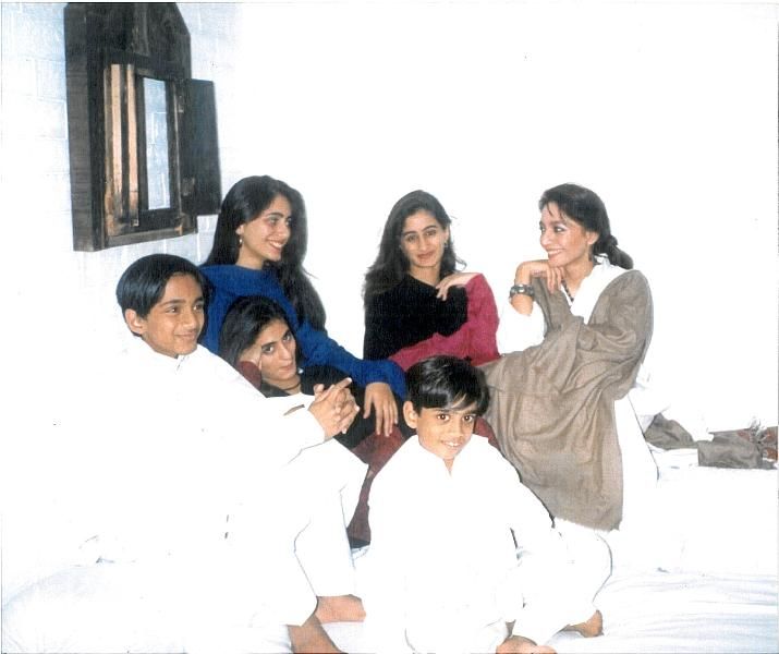Tehmina Durrani with her five children