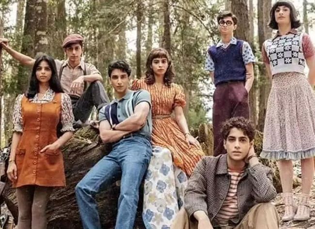 A still from Archies first trailer revealing the cast of the movie including Suhana Khan, Khushi Kapoor, Aditi Saigal and others