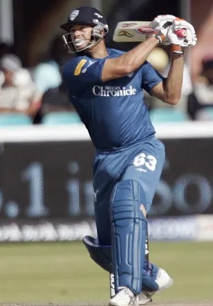 Andrew Symonds playing for Deccan Chargers