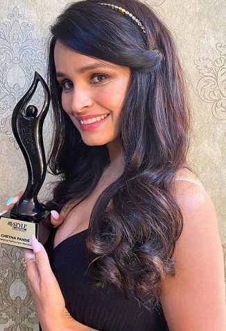 Chetna Pande with her award