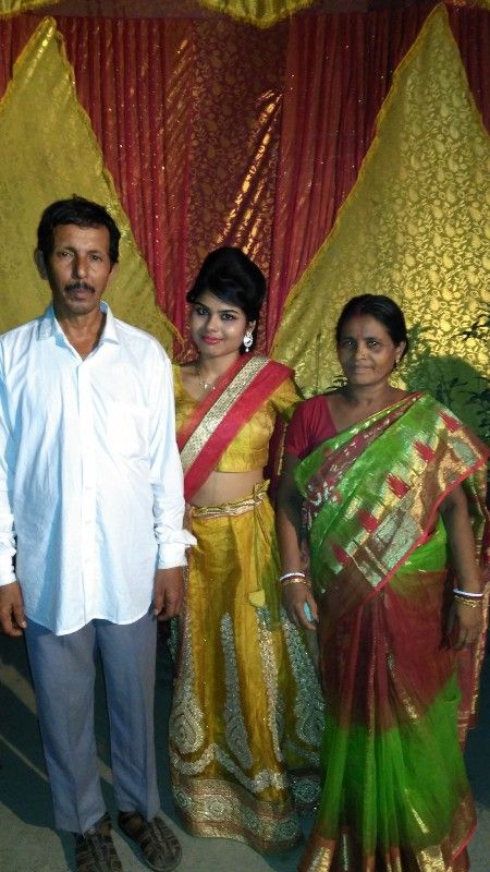 Manjusha Neogi with her parents
